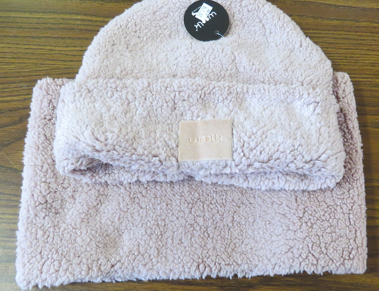 Hat and Neck Warmer by Woolk - Pink